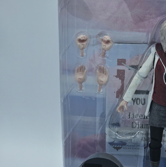 iZombie Liv Moore Full On Zombie Mode Action Figure - Picture 5 of 10